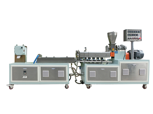 Miniature test (block type) twin-screw granulator